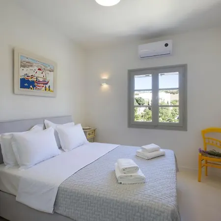 Rinia - Seaview Naousa (Paros)