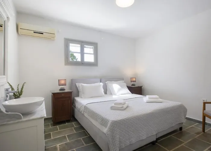 Rinia - Seaview Villa Naousa (Paros)