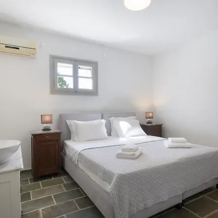 Rinia - Seaview Villa Naousa (Paros)